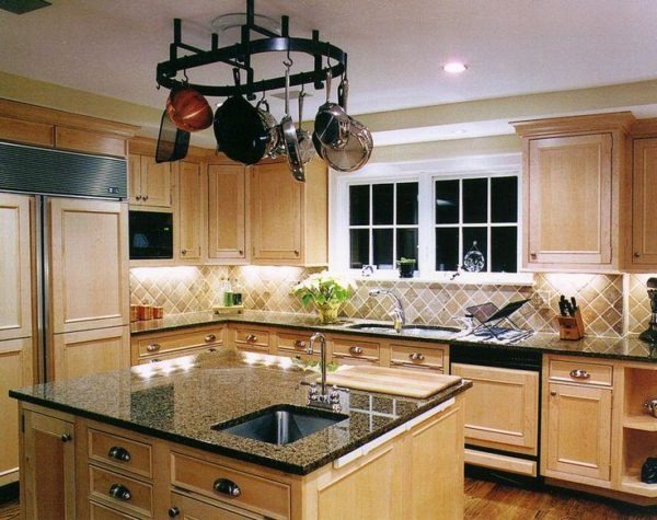How To Enhance Your Cabinets With A Complementary Countertop